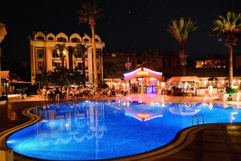 Poolside bar