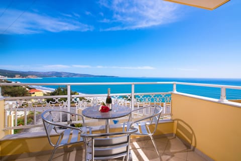 In-room safe, soundproofing, iron/ironing board, free WiFi