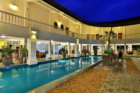 Outdoor pool, an infinity pool, sun loungers