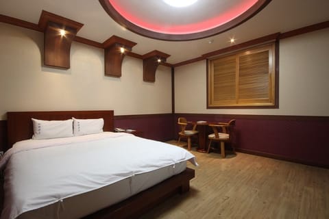 Standard Room | Free WiFi, bed sheets