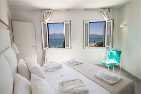 Grand Suite, 1 Bedroom, Hot Tub, Sea View | 1 bedroom, in-room safe, desk, soundproofing