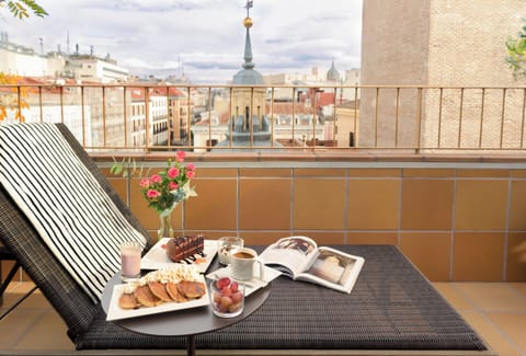 Double Room, Terrace | Premium bedding, Select Comfort beds, minibar, in-room safe