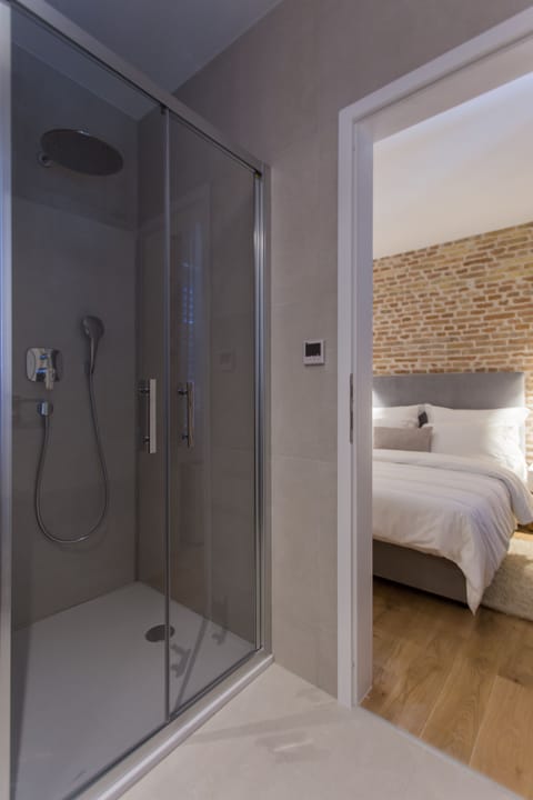 1 bedroom, premium bedding, minibar, in-room safe