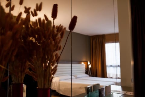 Standard Double Room | Minibar, in-room safe, desk, blackout drapes