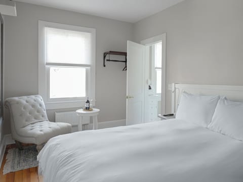 Double Room, 1 Queen Bed, Private Bathroom, Lake View | Iron/ironing board, free WiFi, bed sheets