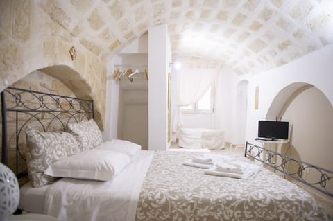 Family Studio, Accessible | Minibar, desk, blackout drapes, iron/ironing board