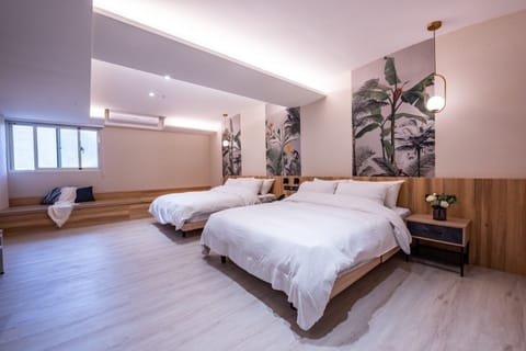 Signature Quadruple Room, Bathtub, Tower | Down comforters, individually decorated, desk, laptop workspace