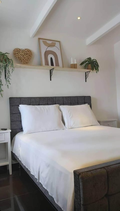 Romantic Studio Suite, 1 Bedroom | 1 bedroom, in-room safe, desk, iron/ironing board