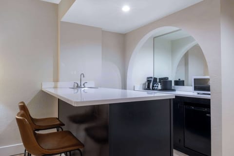 Premium bedding, pillowtop beds, in-room safe, desk