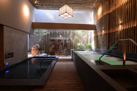 Indoor spa tub