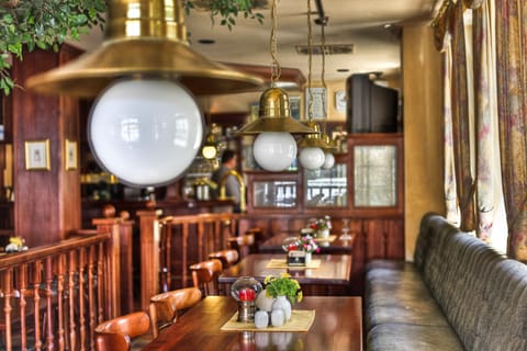 Lunch, dinner served; Regional cuisine, alfresco dining 