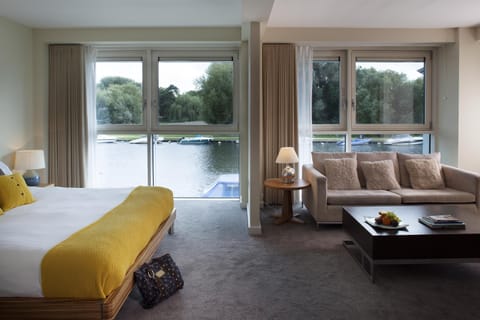 Junior Suite | In-room safe, free WiFi, bed sheets