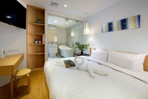 Grand Double Room, Bathtub | Premium bedding, desk, soundproofing, WiFi