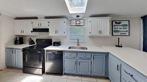 3 bedroom 2 bath home - sleeps up to 8  | Private kitchen | Fridge, microwave, oven, stovetop