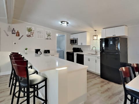 3 bedroom 2 bath home - sleeps up to 10 | Private kitchen | Fridge, microwave, oven, stovetop
