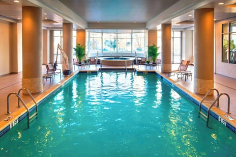 Indoor pool, sun loungers