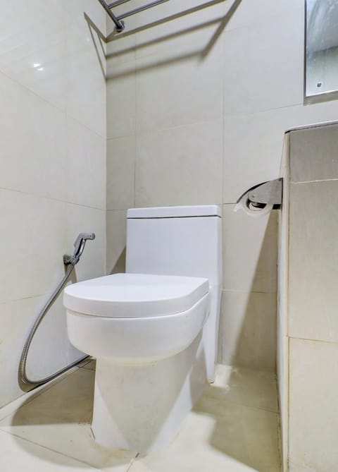 Deluxe Double Room | Bathroom | Shower, free toiletries, towels, soap