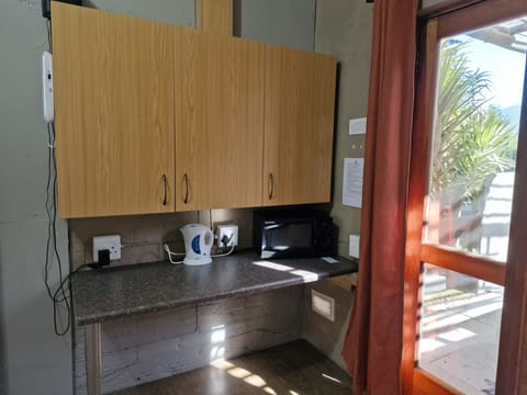 Standard Cottage, 1 Bedroom (Flamingo Room) | Coffee and/or coffee maker