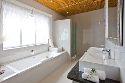 Luxury Room, 1 Bedroom (shower & bath) | Bathroom | Free toiletries, hair dryer, bathrobes, towels