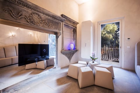 Deluxe Suite, Jetted Tub, Garden View | Living area | 20-inch flat-screen TV with cable channels, TV