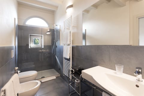 Superior Room | Bathroom | Rainfall showerhead, hair dryer, bidet, towels