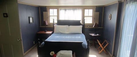 The Trillium Room | 1 bedroom, iron/ironing board, free WiFi