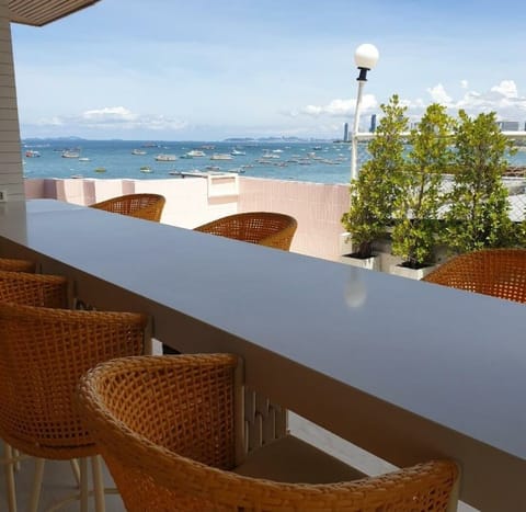 Poolside bar
