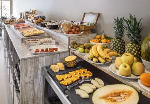Daily buffet breakfast for a fee