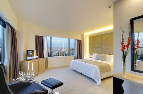 Junior Suite | Premium bedding, minibar, in-room safe, desk