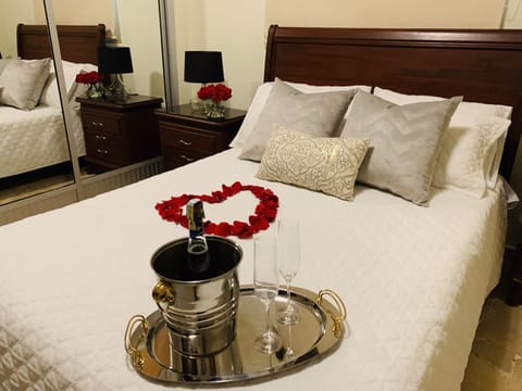 Junior Suite, 1 Double Bed, Kitchenette | Premium bedding, WiFi (free), bed sheets