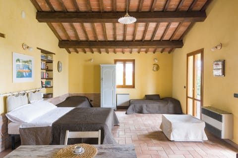 Comfort House, 1 Bedroom, Kitchen, City View | Desk, iron/ironing board, rollaway beds, free WiFi