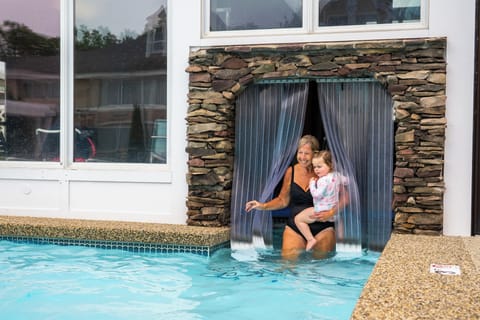 Outdoor pool, a heated pool, open 9:00 AM to 10:00 PM, sun loungers