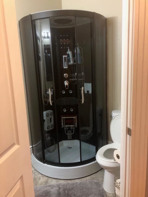 Superior Double Room, Private Bathroom (Trolley Stop Classy) | Bathroom