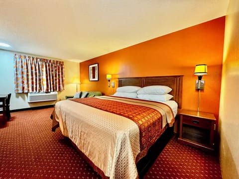 Luxury Room, 1 King Bed, Non Smoking | 1 bedroom, desk, iron/ironing board, free WiFi