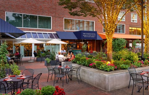 3 restaurants; breakfast, lunch, dinner, and brunch served