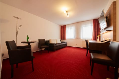 Quadruple Room | Hypo-allergenic bedding, in-room safe, desk, laptop workspace