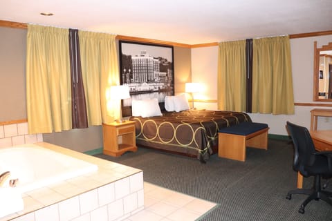 Suite, 1 King Bed with Sofa bed, Non Smoking, Hot Tub | Desk, rollaway beds, free WiFi, bed sheets