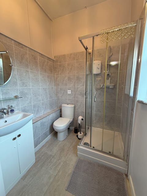 Standard Single Room, Ensuite | Bathroom