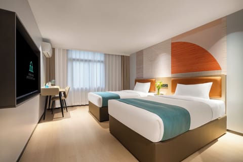 Deluxe Business Twin Room  | Desk, blackout drapes, free WiFi, bed sheets