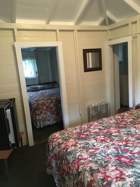 Double Cabin, 2 Double Beds  | Free WiFi