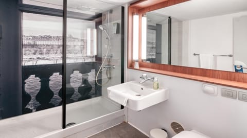 Eco-friendly toiletries, hair dryer, towels