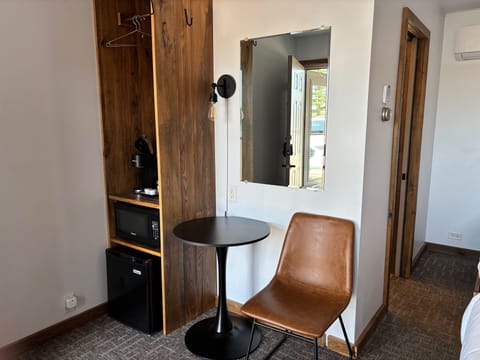 Comfort Room, 2 Double Beds | Hypo-allergenic bedding, free WiFi, bed sheets