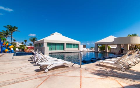 Poolside bar