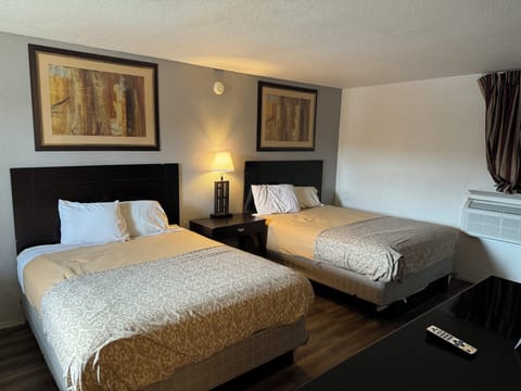 Double Queen Room | Desk, WiFi (free), bed sheets