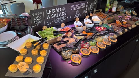 Breakfast, lunch, dinner served; French cuisine 