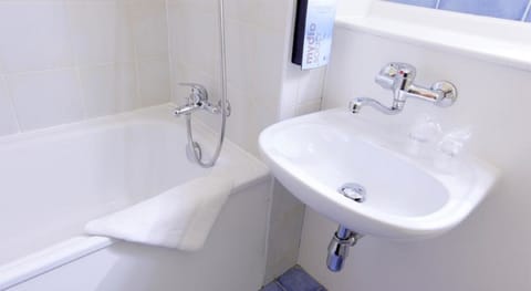 Combined shower/tub, eco-friendly toiletries, hair dryer, towels