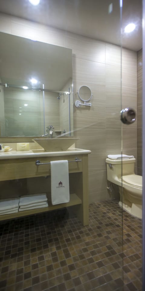 Shower, free toiletries, hair dryer, towels