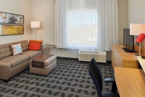Suite, 1 Bedroom | Living room | Smart TV, Netflix, iPod dock