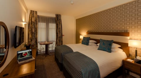 Standard Twin Room | Hypo-allergenic bedding, in-room safe, iron/ironing board, free WiFi