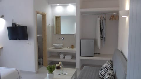 Double or Twin Room, Garden View | In-room safe, desk, laptop workspace, soundproofing